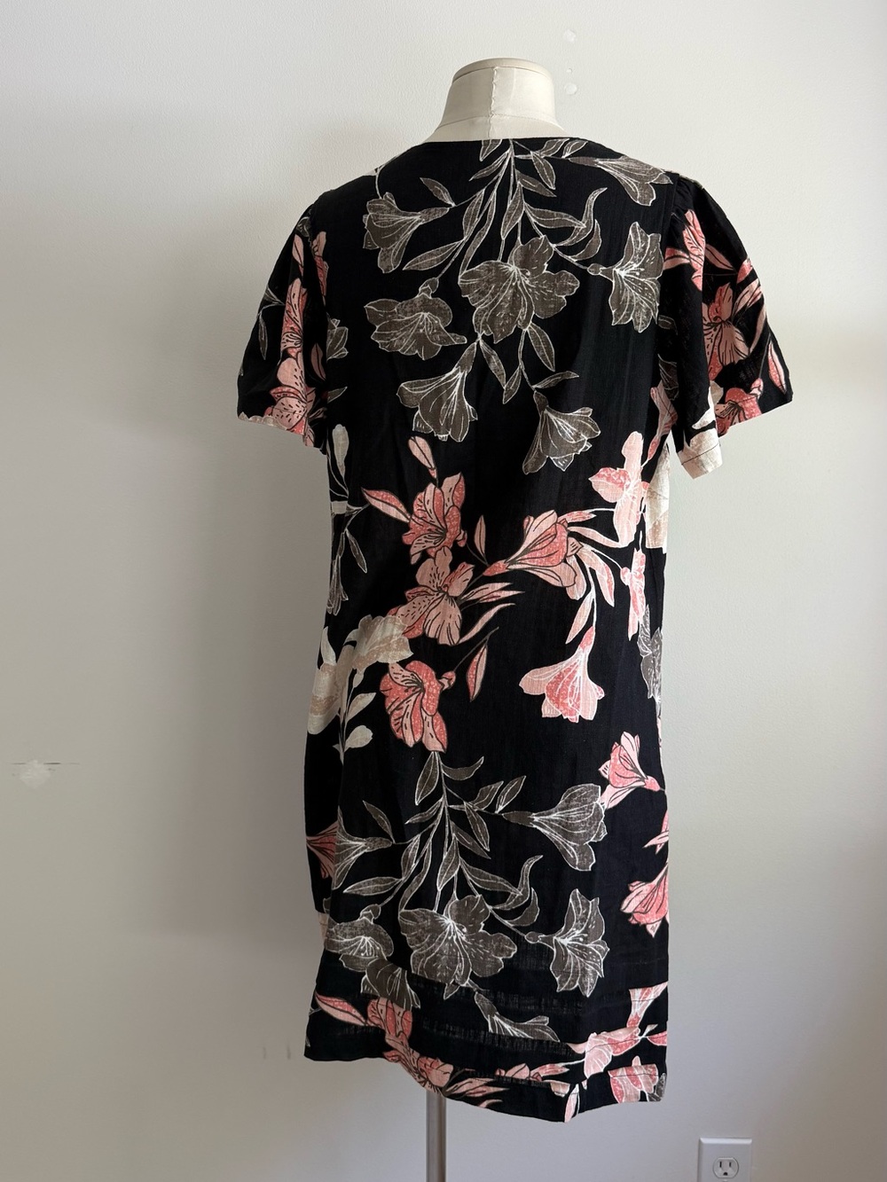 Nicole Miller Black Midi Dress with Pink and Cream Floral Design - Picture 4 of 11